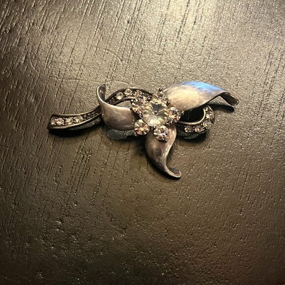 Vintage Silver Tone Bow Design Brooch with Rhinestones - Picture 1 of 5